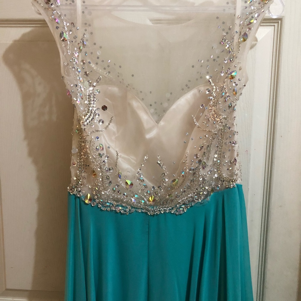Dress - Picture 2 of 2